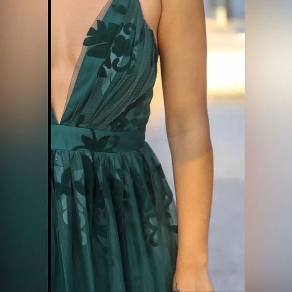Vici Elegant Green Evening Dress - Picture 4 of 12